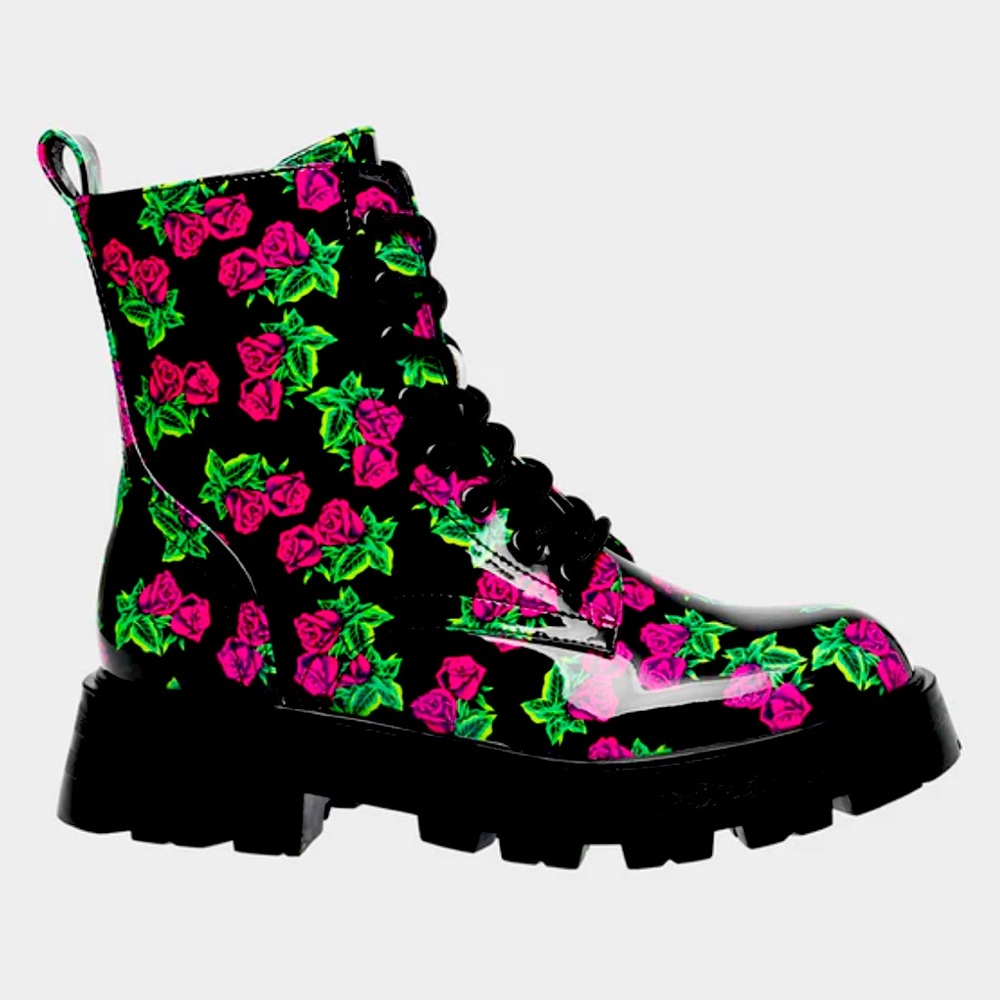 Betsey Johnson women’s boots new with box